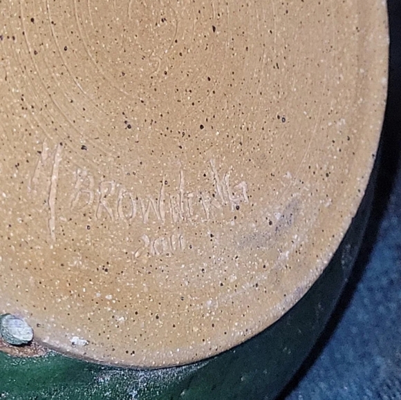 Small handmade pottery bowl green glazed signed - Picture 3 of 7